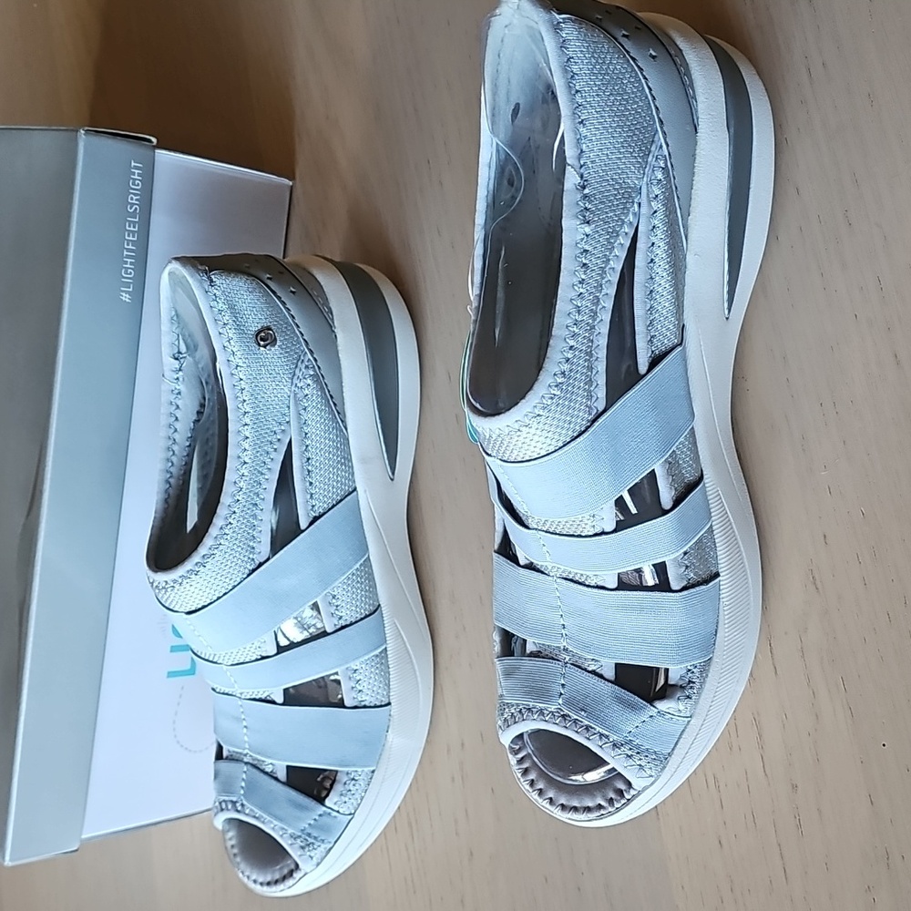 Women's Light Blue Bzee Cloud Technology Sandals NWT - Picture 4 of 7